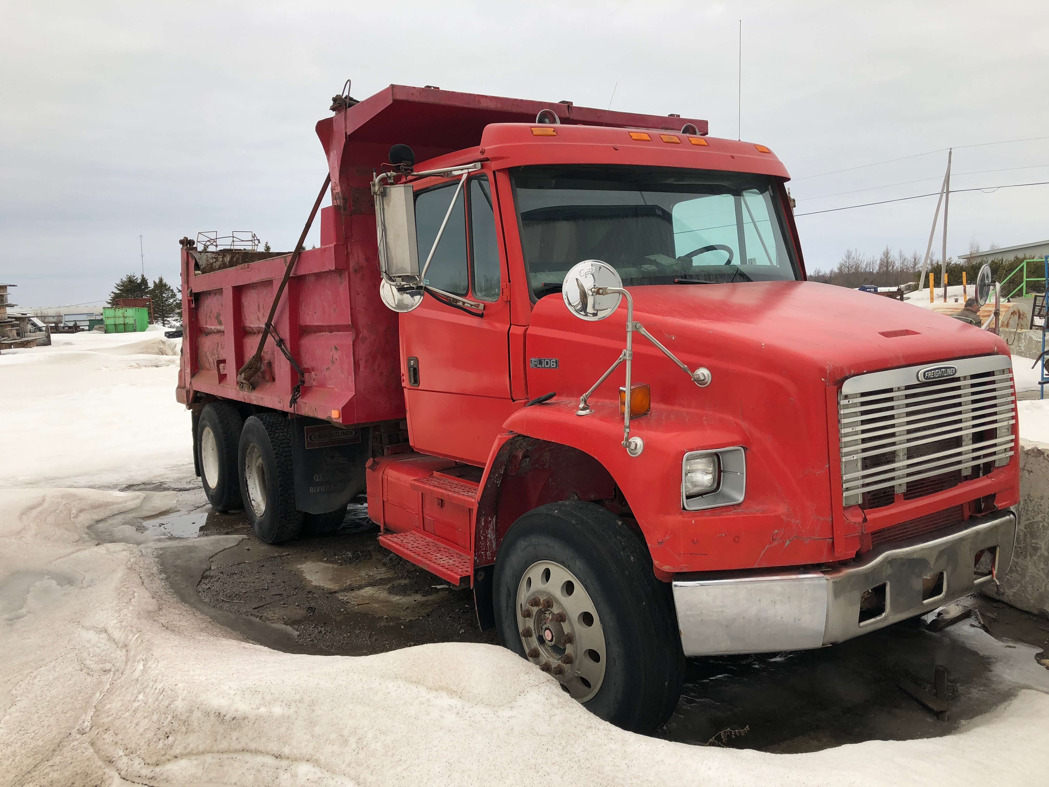 Freightliner FL106